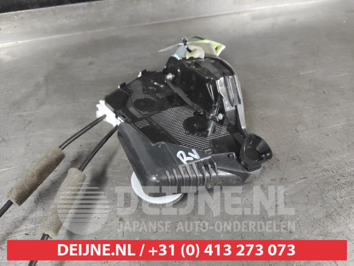 Toyota Yaris Cross Front door lock mechanism 4-door, right O694909