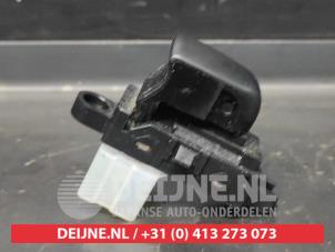 Nissan Qashqai Electric window switch O694910 photo 2