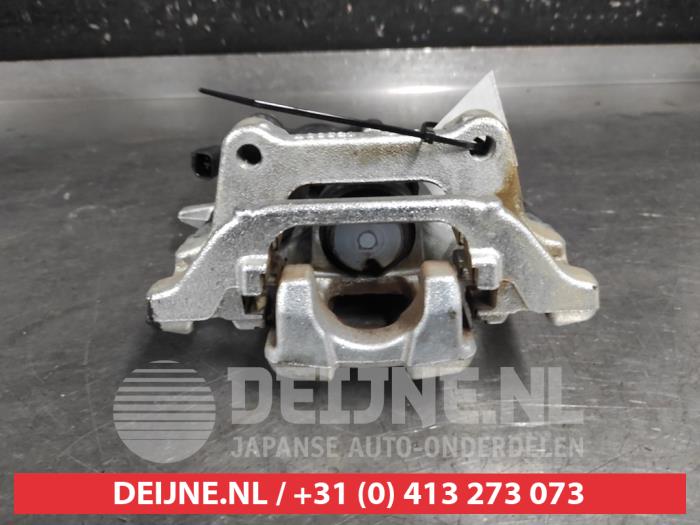 Toyota Yaris Cross Remklauw (Tang) links-achter O694950