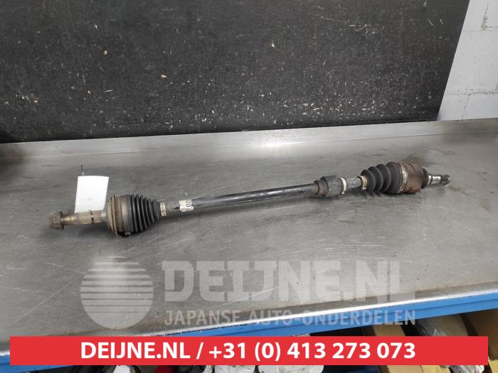 Toyota Yaris Aandrijfas rechts-voor O695039