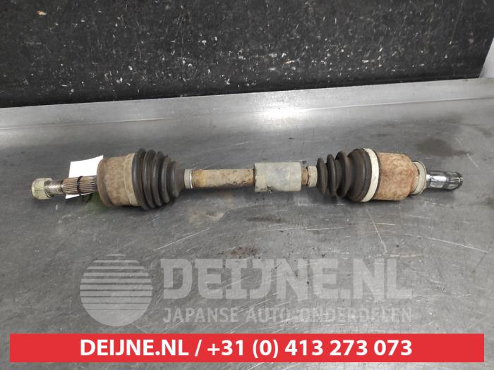 Mitsubishi Colt Aandrijfas links-voor O695059