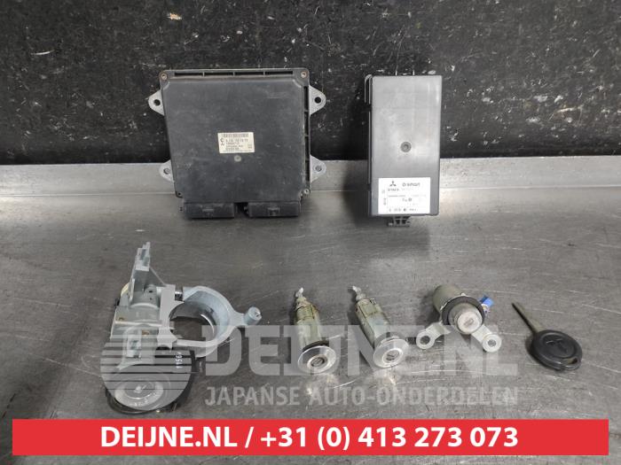 Mitsubishi Colt Set of cylinder locks (complete) O695076