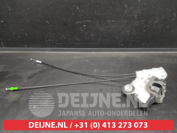 Toyota Yaris Türschlossmechanik 4-türig links vorne O695083