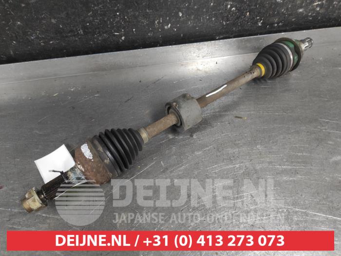 Daihatsu Sirion Aandrijfas links-voor O695189
