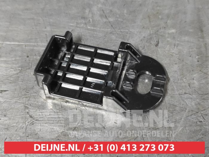 Toyota Yaris Cross PDC-Halter O695239