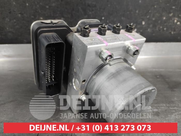 Gebruikte ABS Pomp Toyota Yaris Cross (PB1/PJ1) 1.5 12V Hybrid 115 Prijs € 150,00 Margeregeling aangeboden door V.Deijne Jap.Auto-onderdelen BV