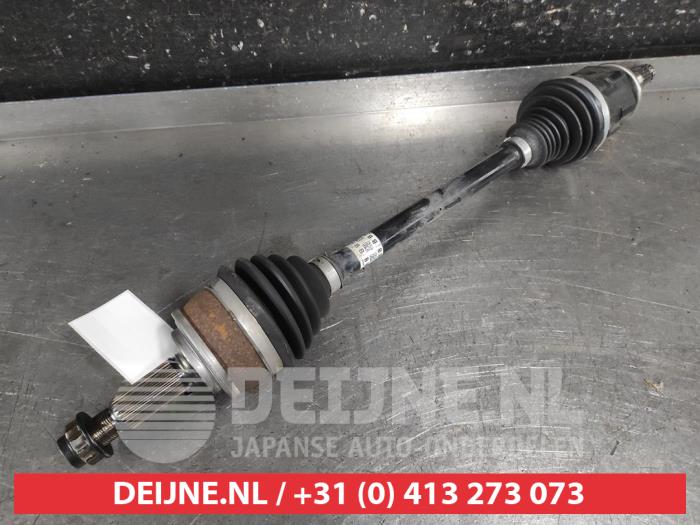 Gebruikte Steekas links-voor Toyota Yaris Cross (PB1/PJ1) 1.5 12V Hybrid 115 Prijs € 140,00 Margeregeling aangeboden door V.Deijne Jap.Auto-onderdelen BV