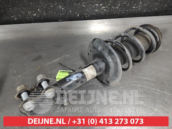 Toyota Yaris Cross Stoßdämpferstrebe links vorne O695283