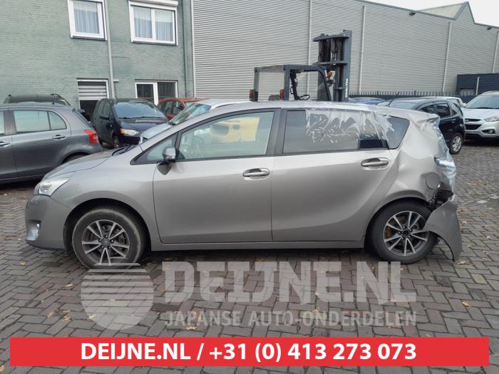 Toyota Verso Extra window 4-door, right O695313