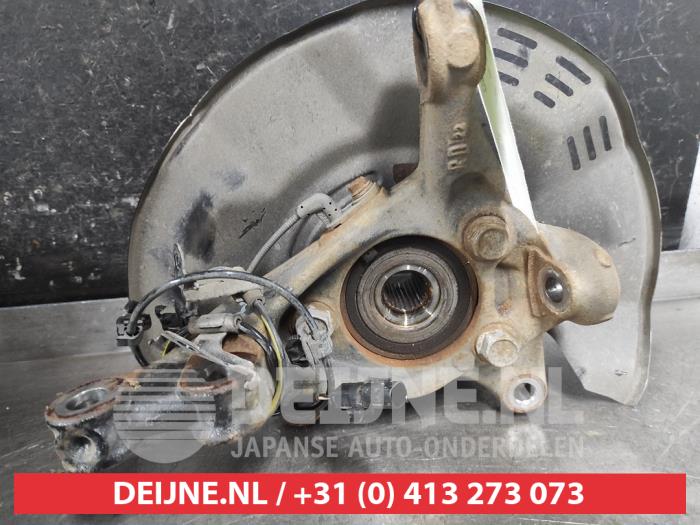 Toyota Yaris Cross Fusee rechts-voor O695291