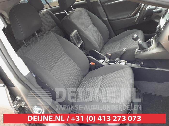 Toyota Verso Sitz rechts O695328
