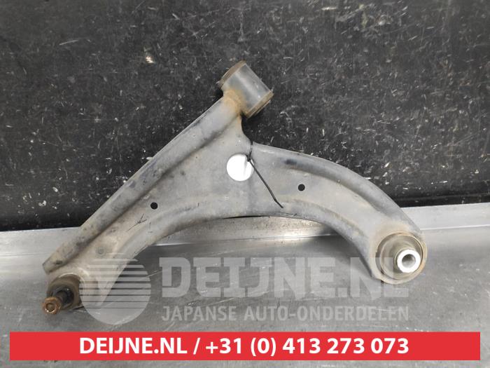 Suzuki Swift Draagarm onder links-voor O695561