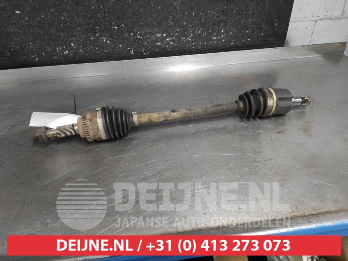 Suzuki Swift Aandrijfas links-voor O695622