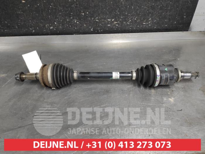 Toyota Verso Aandrijfas links-voor O695587