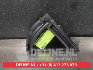 Mazda 3 Driehoeks Ruit rechts-achter O695700 foto 2