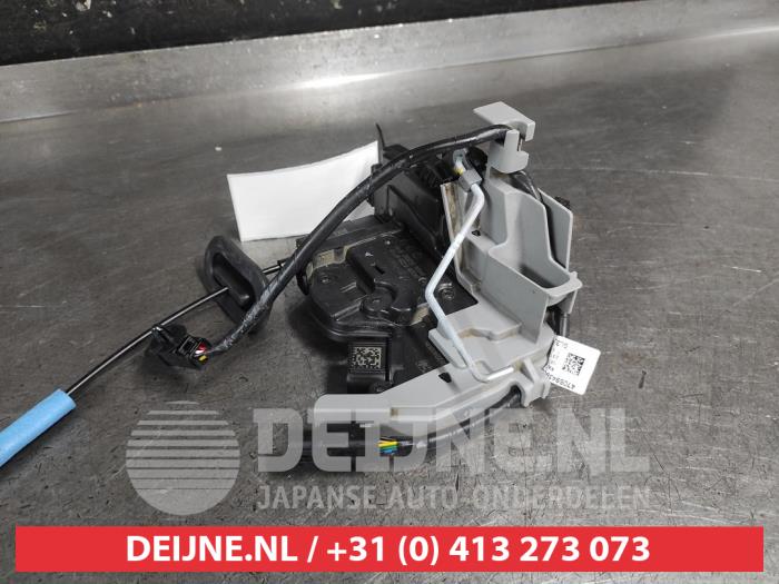 Kia Niro Front door lock mechanism 4-door, right O695820