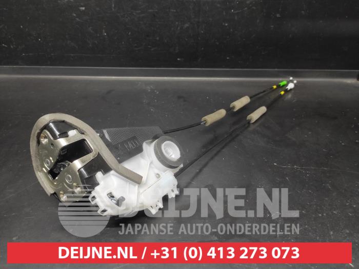 Toyota Yaris Deurslot Mechaniek 4Deurs links-achter O695852
