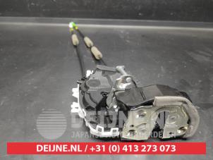 Toyota Yaris Deurslot Mechaniek 4Deurs links-achter O695852 foto 2