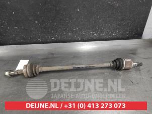 Gebruikte Steekas links-achter Nissan Qashqai (J10) 2.0 16V 4x4 Prijs € 100,00 Margeregeling aangeboden door V.Deijne Jap.Auto-onderdelen BV