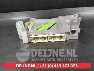 Toyota Yaris Sicherungskasten O696071 foto 3