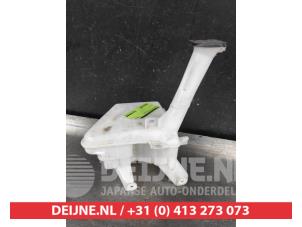 Toyota Yaris Ruitensproeiertank voor O696190 foto 2