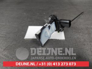 Gebruikte Luchtmassameter Toyota Yaris IV (P21/PA1/PH1) 1.5 12V Hybrid 115 Prijs op aanvraag aangeboden door V.Deijne Jap.Auto-onderdelen BV
