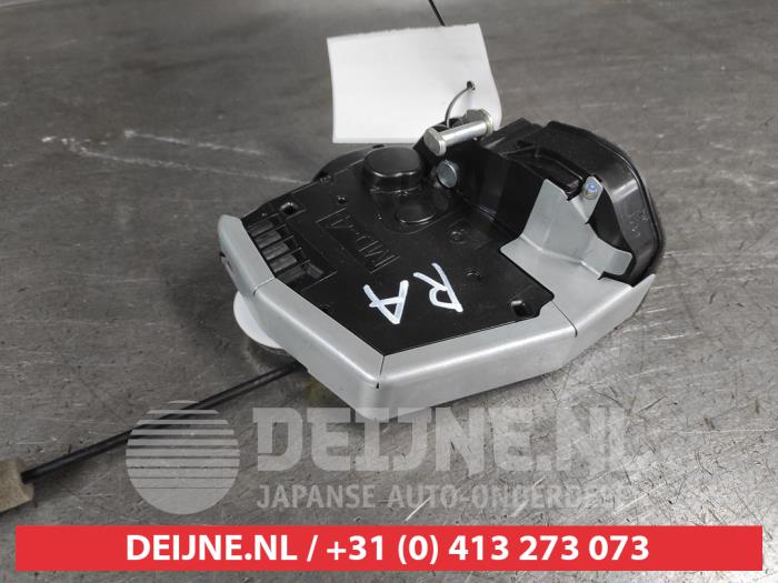 Toyota Yaris Rear door mechanism 4-door, right O696427