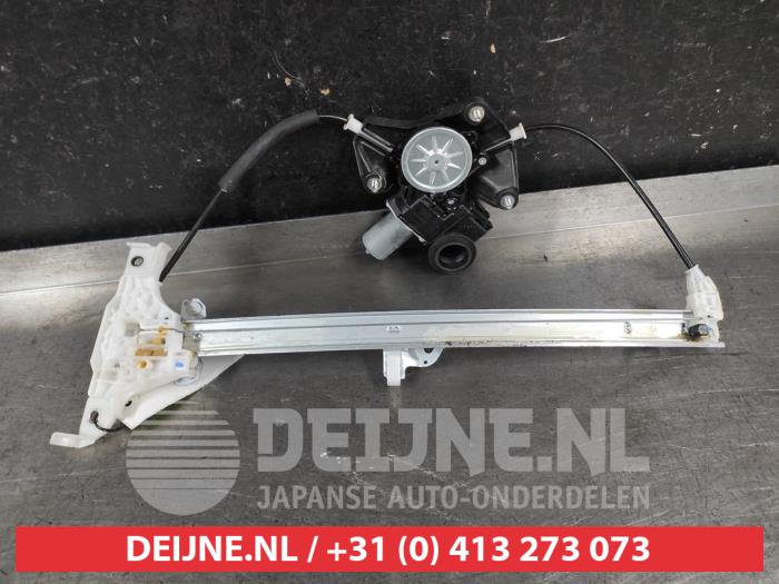 Toyota Yaris Rear door window mechanism 4-door, right O696430