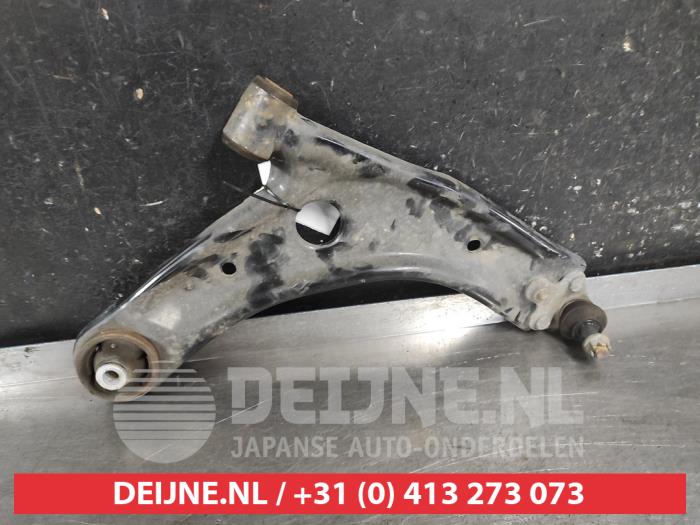 Toyota Yaris Front lower wishbone, right O696441