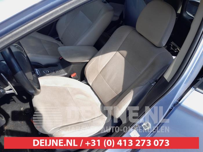 Mitsubishi Outlander Stoel links O696446