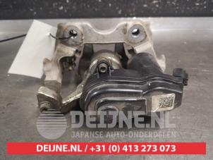 Toyota Yaris Rear brake calliper, left O696451 photo 2