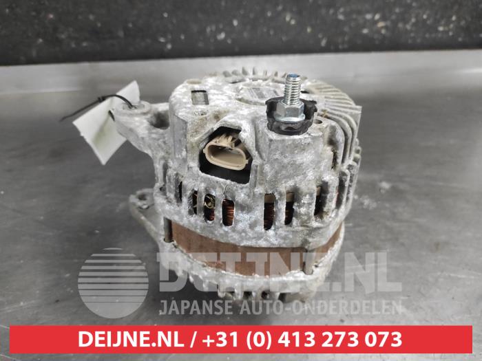 Dynamo van een Nissan Qashqai (J10) 2.0 16V 4x4 2008