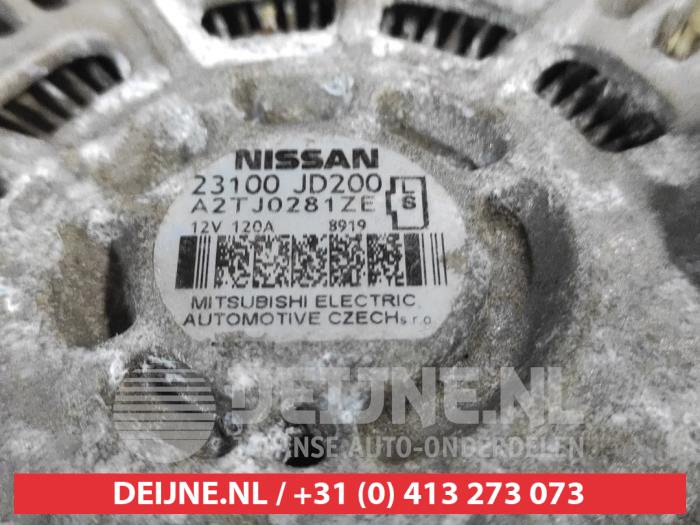 Dynamo van een Nissan Qashqai (J10) 2.0 16V 4x4 2008