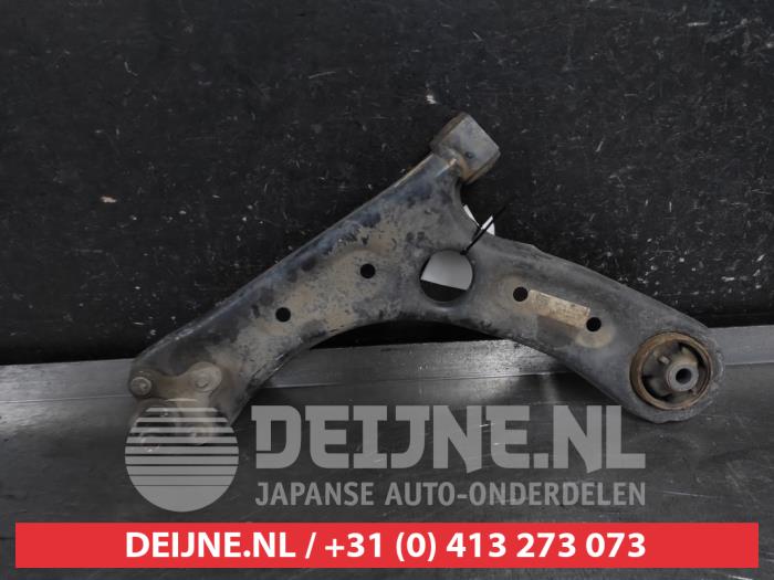 Kia Ceed Front lower wishbone, left O696604