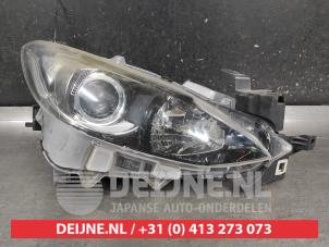 Gebruikte Rechter Koplamp Mazda 3 (BM/BN) 2.0 SkyActiv-G 16V Prijs € 200,00 Margeregeling aangeboden door V.Deijne Jap.Auto-onderdelen BV