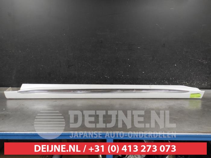 Mitsubishi Outlander Side skirt, left O697372