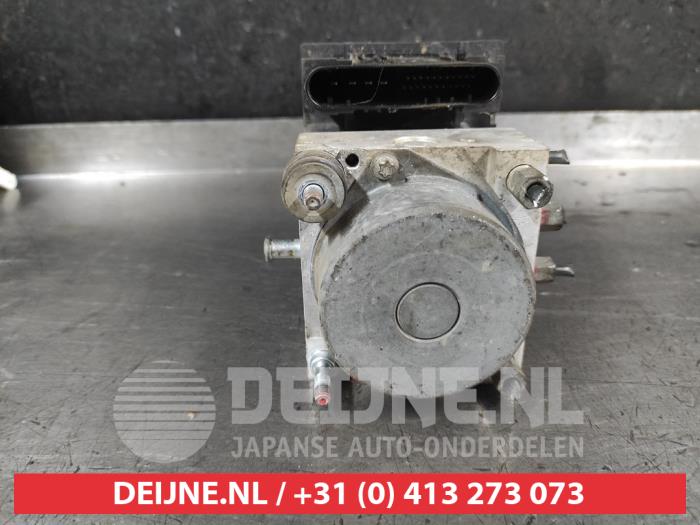 ABS Pomp van een Suzuki SX4 (EY/GY) 1.6 16V VVT Comfort,Exclusive Autom. 2007