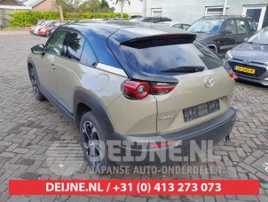 Gebruikte Achterklep reflector links Mazda MX-30 e-SkyActiv R-EV 170 Prijs € 150,00 Margeregeling aangeboden door V.Deijne Jap.Auto-onderdelen BV