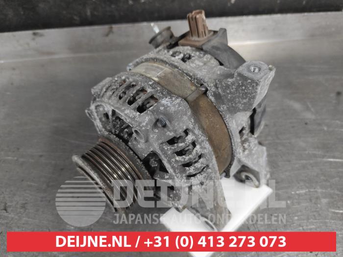 Gebruikte Dynamo Toyota Yaris III (P13) 1.4 D-4D-F Prijs op aanvraag aangeboden door V.Deijne Jap.Auto-onderdelen BV