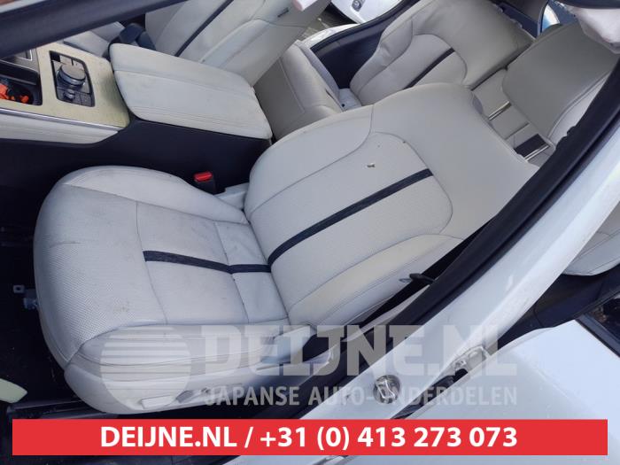Mazda CX-60 Armleuning O698149