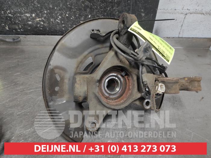 Toyota Yaris Fusee links-voor O698348