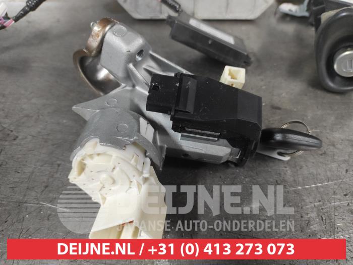 Toyota Yaris Kontaktslot+Sleutel O698352
