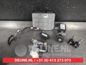 Toyota Yaris Ignition lock + key O698352 photo 2