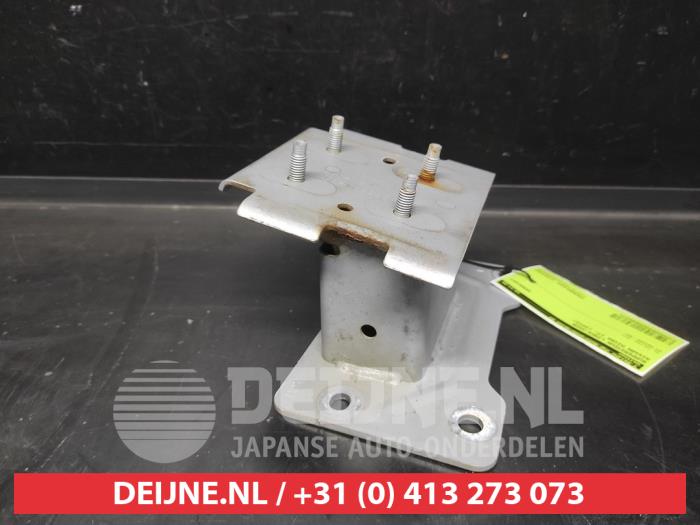 Nissan Micra Bumpersteun links-voor O698371