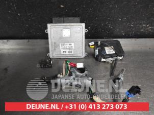 Kia Carens Kontaktslot+Sleutel O698527 foto 2