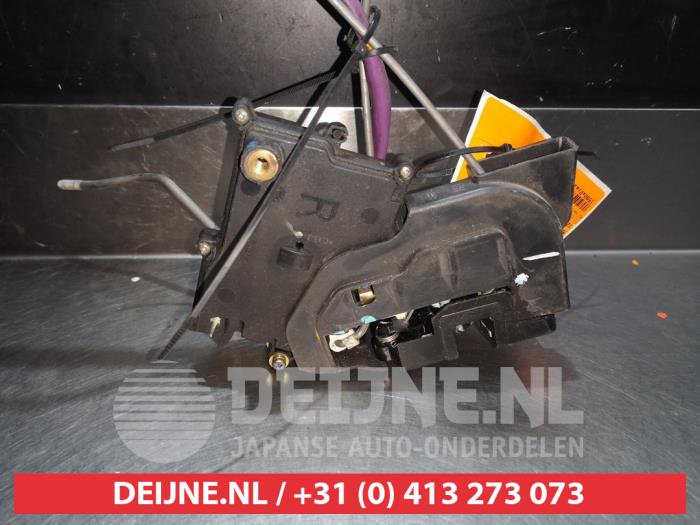 Mazda 323 Türschlossmechanik 4-türig rechts vorne O280643