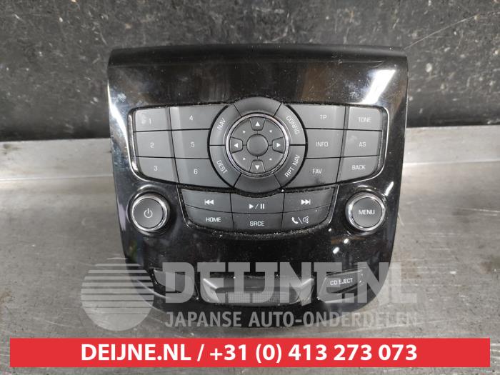 Chevrolet Orlando Radio control panel O698876