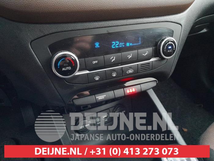 Hyundai I20 Kachel Bedieningspaneel O699065