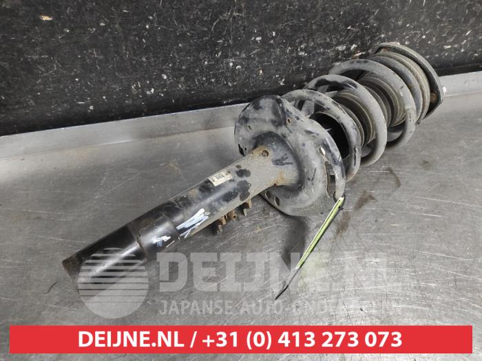 Mazda CX-30 Stoßdämpferstrebe links vorne O699536