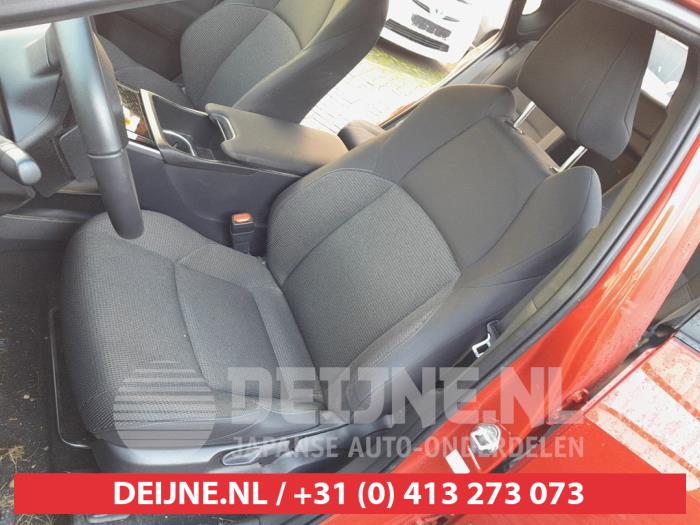 Toyota bZ4X Seat, left O699633